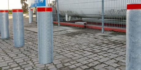 11_Anfahrschutz_Anfahrpoller_64-kN_gerammt_angepflastert_VdTUEV_Merkblatt_965
